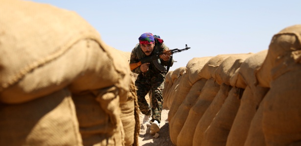 Curdos conseguiram expulsar Estado Islâmico, mas têm que resistir em fronteiras - DELIL SOULEIMAN/AFP