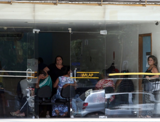 A crise financeira do governo do Estado do Rio de Janeiro também afeta o trabalho do Instituto Médico Legal (IML). Parentes de pessoas mortas têm esperado até dois dias para a retirada dos corpos - Fábio Motta/Estadão Conteúdo