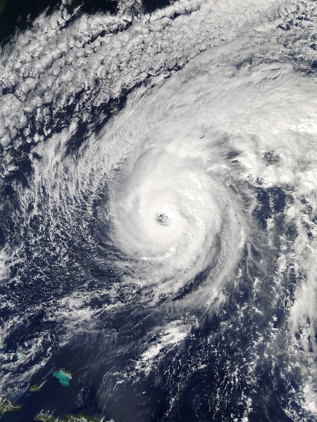Aumento da temperatura na superfície dos oceanos pode aumentar a formação de furacões.