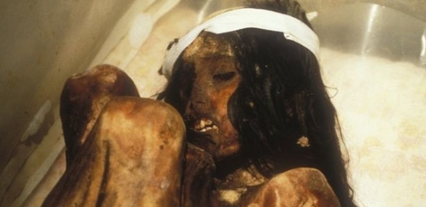 A múmia Juanita é um corpo muito bem preservado de uma menina inca; acredita-se que ela morreu entre 1450 e 1480, quando tinha entre 12 e 13 anos - BBC