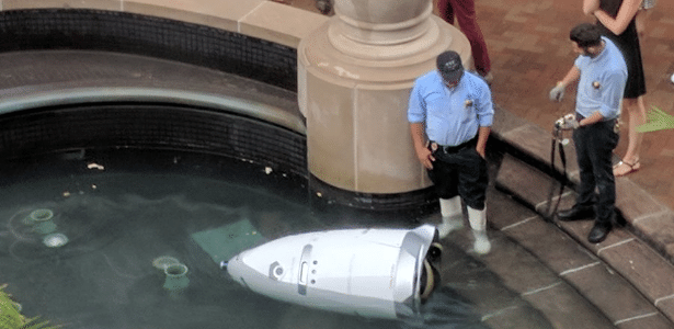 Robô é encontrado mergulhado em fonte de água - Reprodução/Twitter