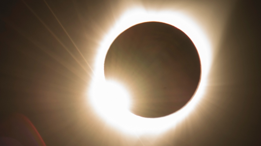 Eclipse solar ocorrerá em partes do Brasil nesta terça - Yin Bogu/Xinhua