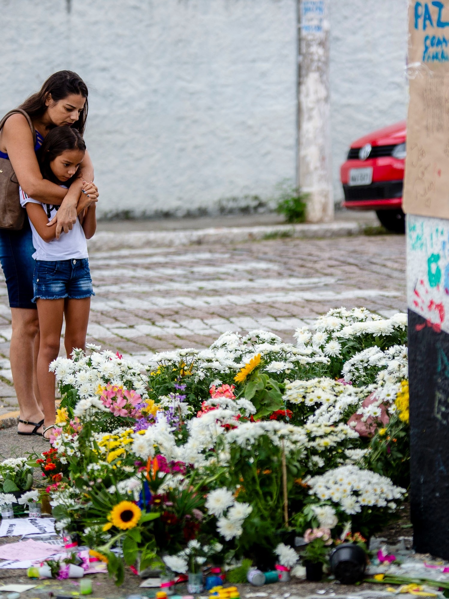 Massacre em escola de Suzano: Padrão de atiradores envolve crise de  masculinidade e fetiche por armas, dizem especialistas - 16032019 - UOL  Notícias