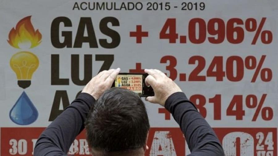 Antes sem dados confiáveis, inflação aumentou vertiginosamente no governo Macri após reajustes, acompanhando a alta do dólar - Getty Images