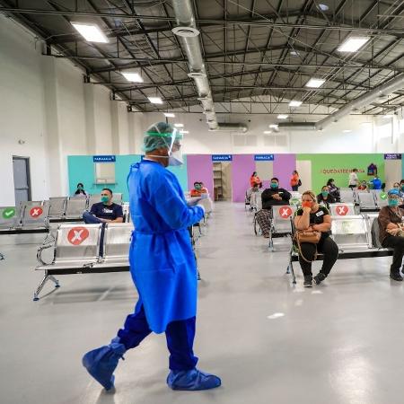  Pessoas aguardam para realizar teste da covid-19 em Hermosillo, no estado de Sonora, no México - 3.jul.2020 - Luis Gutierrez/Norte Photo/Getty Images