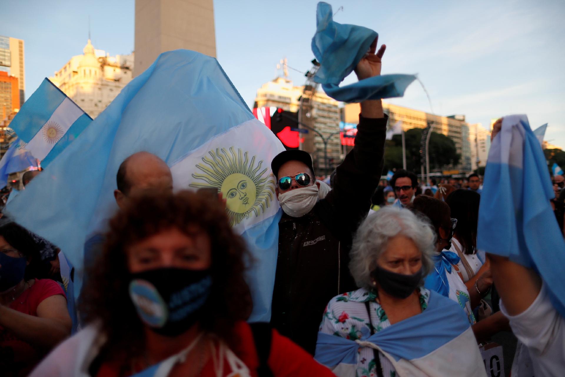 Covid 19 Milhares De Argentinos Protestam Em Buenos Aires Contra O Fechamento Das Escolas