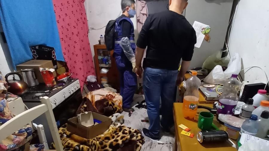 Corpo de Angélica Aparecida Cidade da Silva, 47 anos, foi encontrado embaixo de roupas - Polícia Civil/Divulgação