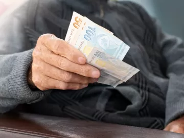Justiça libera R$ 2,4 bilhões a 142 mil aposentados e pensionistas do INSS