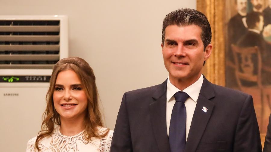 A primeira-dama do Pará, Daniela Barbalho, com o governador Helder Barbalho, na cerimônia de posse - 1º.jan.2023 - Rodrigo Pinheiro/Agência Pará