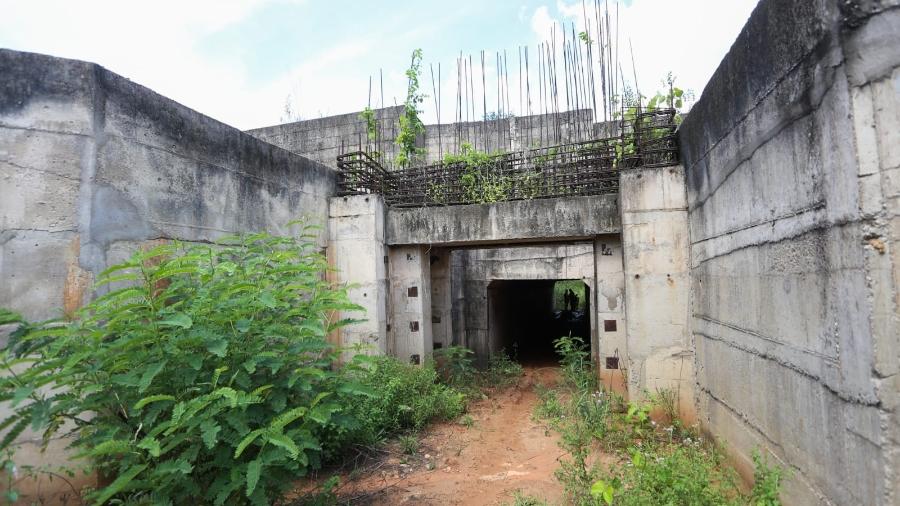 Barragem Gatos, com obras iniciadas, mas inacabadas em Lagoa dos Gatos (PE)