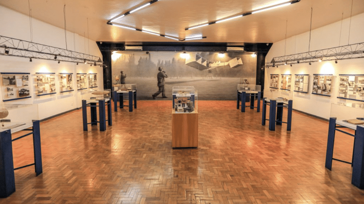 Sala dedicada a Santos Dumont no Museu Aeroespacial, no Rio de Janeiro