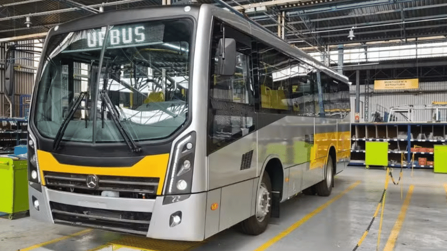 Microônibus da empresa UPBus, alvo de operação do Ministério Público de São Paulo