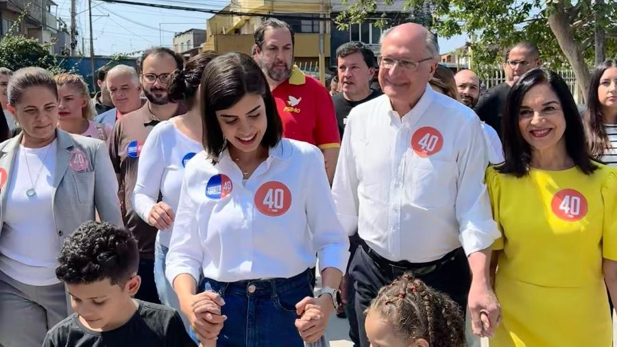 Tabata Amaral acompanhou o vice-presidente Geraldo Alckmin na votação deste domingo