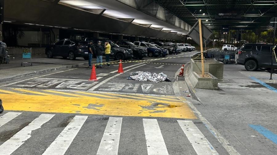 Perícia no local onde o empresário Antônio Vinícius Lopes Gritzbach foi alvo de um ataque a tiros no aeroporto de Guarulhos, em São Paulo