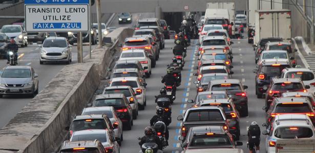 Rodízio de veículos continua suspenso após fim da greve na CPTM