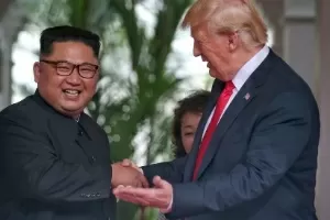Aperto de Kim e Trump foi assistido pelo mundo inteiro nesta terça - Getty Images