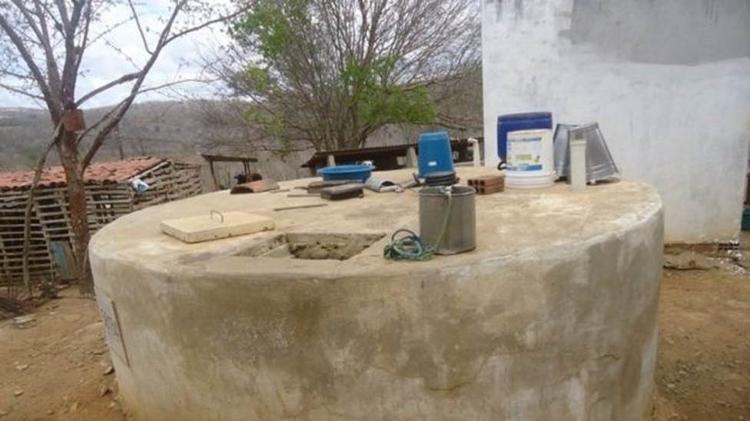 Cisterna comunitária em Alcantil (PB); plano para levar água encanada à cidade está no papel há 15 anos - Sala da Seca/Alcantil - Sala da Seca/Alcantil