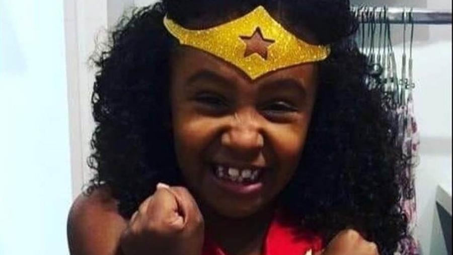A menina Ághata, 8, morta com tiro de fuzil - Reprodução