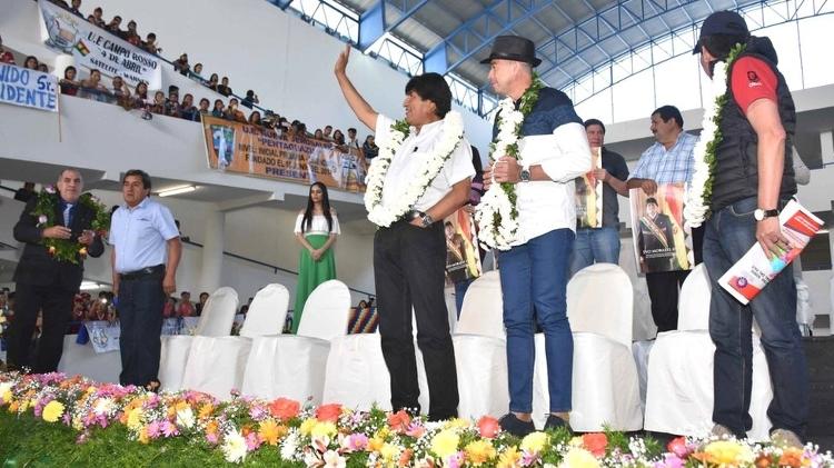 Evo Morales costuma participar da inauguração de centros comerciais em cidades médias da Bolívia - ABI via BBC
