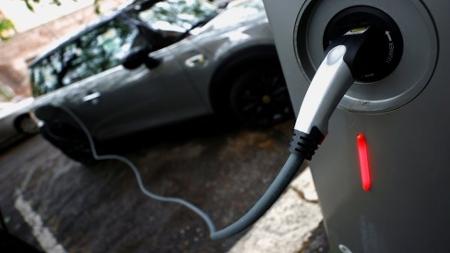 Pacote de investimentos de US$ 2 tri destinará recursos para a construção de uma matriz energética limpa - Reuters - Reuters