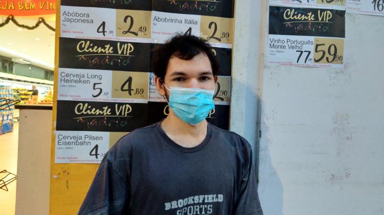 O estudante Leonardo Martins, 23, em uma unidade do supermercado Madrid, no centro de São Paulo - Henrique Santiago/UOL - Henrique Santiago/UOL
