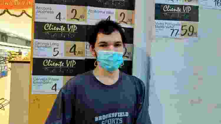 O estudante Leonardo Martins, 23, em uma unidade do supermercado Madrid, no centro de São Paulo - Henrique Santiago/UOL - Henrique Santiago/UOL