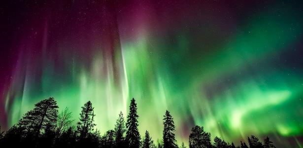 Registro de uma aurora boreal em camadas 