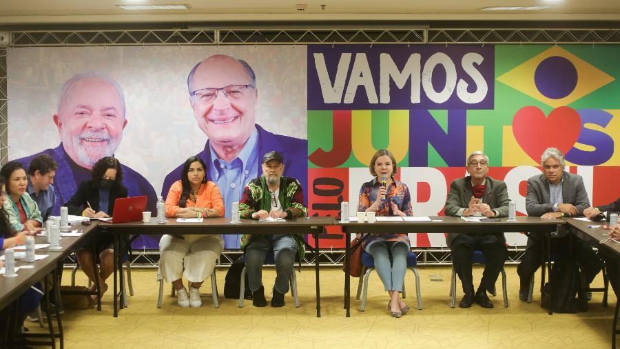 Em São Paulo, lideranças do PT e da federação partidária Brasil da Esperança oficializaram a candidatura da chapa Lula e Alckmin; o ex-presidente está em Pernambuco - ALICE VERGUEIRO/ESTADÃO CONTEÚDO