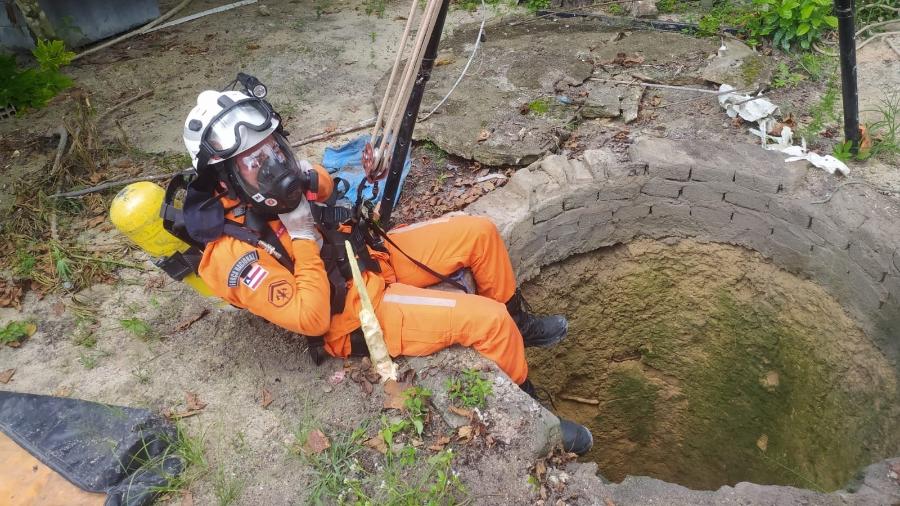 Corpo de Bombeiros resgatou vítima de dentro de cisterna - Corpo de Bombeiros da Bahia/Divulgação