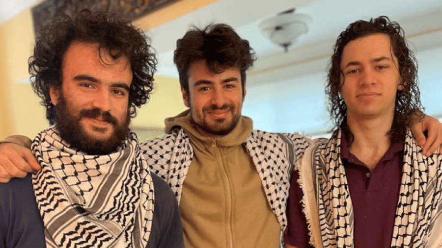 Da esquerda para a direita, Tahseen Ali Ahmed, Kinnan Abdalhamid e Hisham Awartani, palestinos baleados em Vermont (EUA)