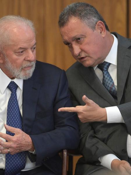 23.12.23 - O presidente Lula (PT) e o ministro-chefe da Casa Civil, Rui Costa, em evento no Planalto