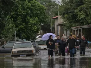 Chuvas no RS: Ventos derrubam temperaturas e Guaíba registra ondas