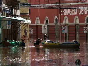 Não precisa esperar Porto Alegre secar para fazer plano, diz ministro