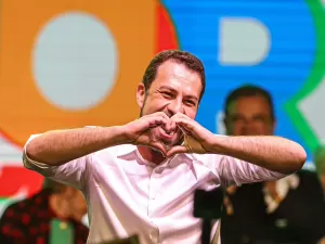 Boulos tenta suavizar imagem de radical com família e 'coligação do amor'