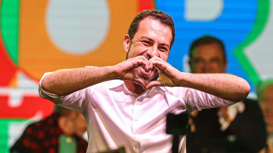 Guilherme Boulos (PSOL), candidato à Prefeitura de São Paulo, durante convenção que oficializou candidatura - Rafaela Araújo/Folhapress