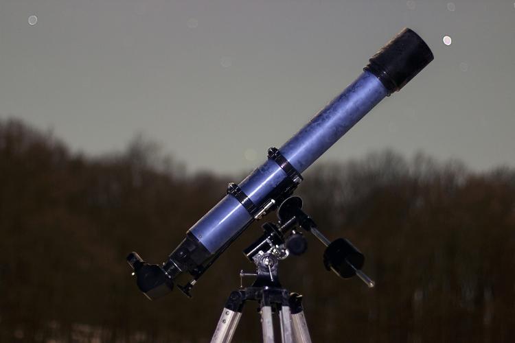 Telescópio pode ajudar a visualizar a passagem do "Cometa do Século".