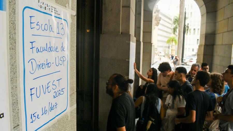 Candidatos realizam a segunda fase da Fuvest neste domingo (15) na faculdade de Direito da USP - Edi Sousa/Ato Press/Estadão Conteúdo