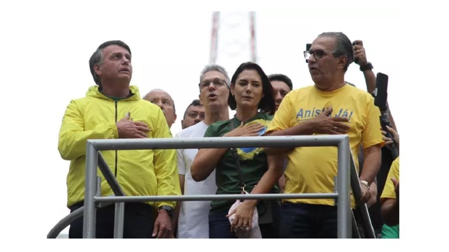 Jair Bolsonaro, Romeu Zema, Michelle Bolsonaro e Silas Malafia em ato na Paulista: Bolsonaro subordinou todas as direitas a seus interesses Jair Bolsonaro, Romeu Zema, Michelle Bolsonaro e Silas Malafia em ato na Paulista: Bolsonaro subordinou todas as direitas a seus interesses