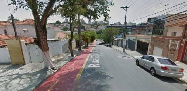 28.jul.2015 - Ciclovia em Mirandópolis, São Paulo, com apenas 200 metros de extensão e sem conexão ao restante da rede cicloviária da cidade - Reprodução - Reprodução