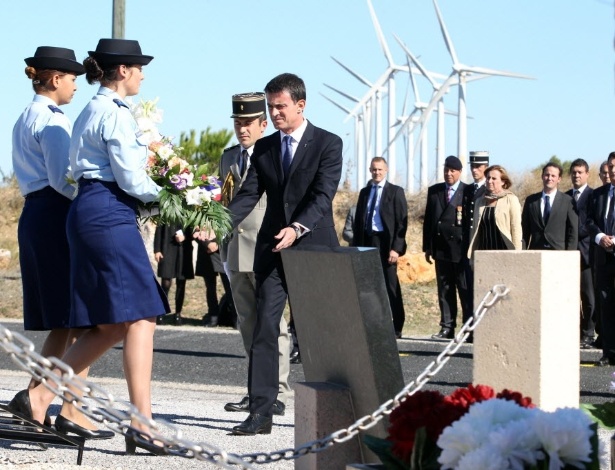 Manuel Valls, premiê da França, participa da inauguração de memorial em Rivesaltes