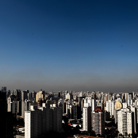 Faixa de poluição no céu da cidade de São Paulo - Rafael Arbex/ Estadão Conteúdo