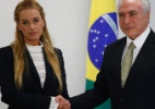 Ao lado de mulher de opositor de Maduro preso, Temer defende independência de poderes