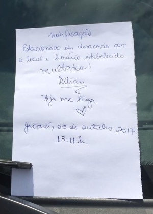 Notificação feita por moradora, que viu carro da prefeitura parado em local proibido - Reprodução/Facebook/Lilian Caetano