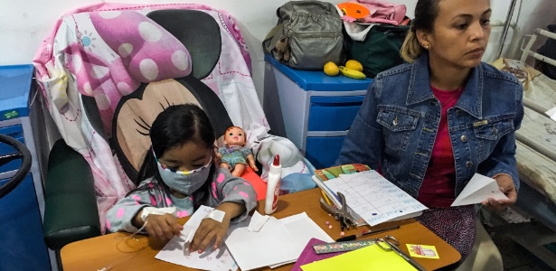 Venezuela vai às urnas neste domingo com hospitais cheios de crianças que aguardam remédio para seguir tratamento - FEDERICO PARRA / AFP