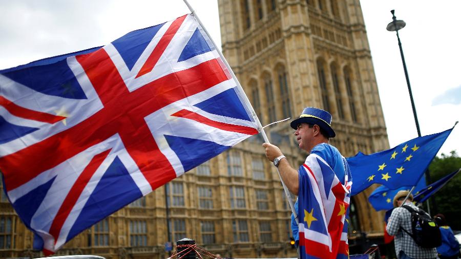 19.jun.2018 - Manifestante protesta contra o Brexit em frente ao Parlamento, em Londres - Henry Nicholls/Reuters