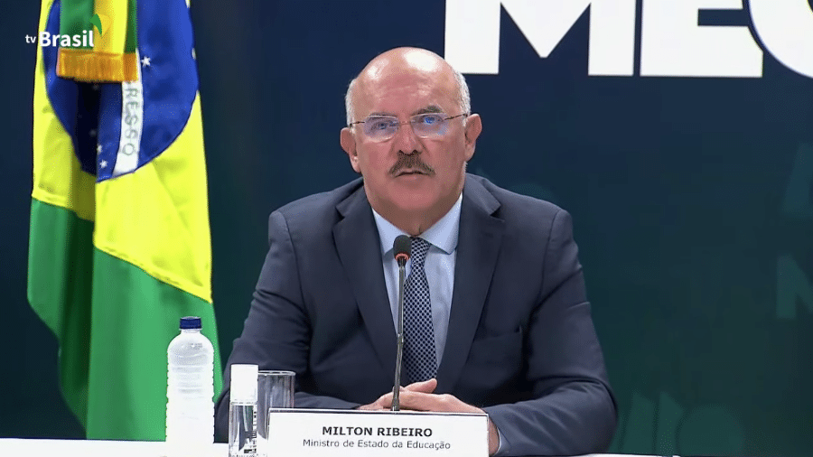 Milton Ribeiro, ministro da Educação: gravação, em democracia convencional, levaria à demissão imediata. No governo Bolsonaro, vale tudo... - Reprodução