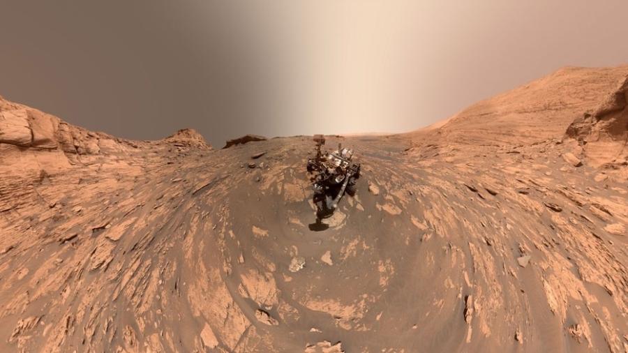 Selfie feita a partir de 81 imagens forma panorama de 360 graus de Marte - Divulgação/Nasa