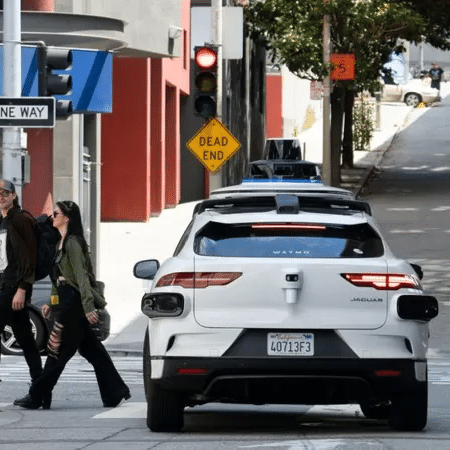 A empresa norte-americana de carros autônomos Waymo, ligada à Google, já está oferecendo serviços de táxi sem motorista em São Francisco, na Califórnia, e em Phoenix, no Arizona - Alamy