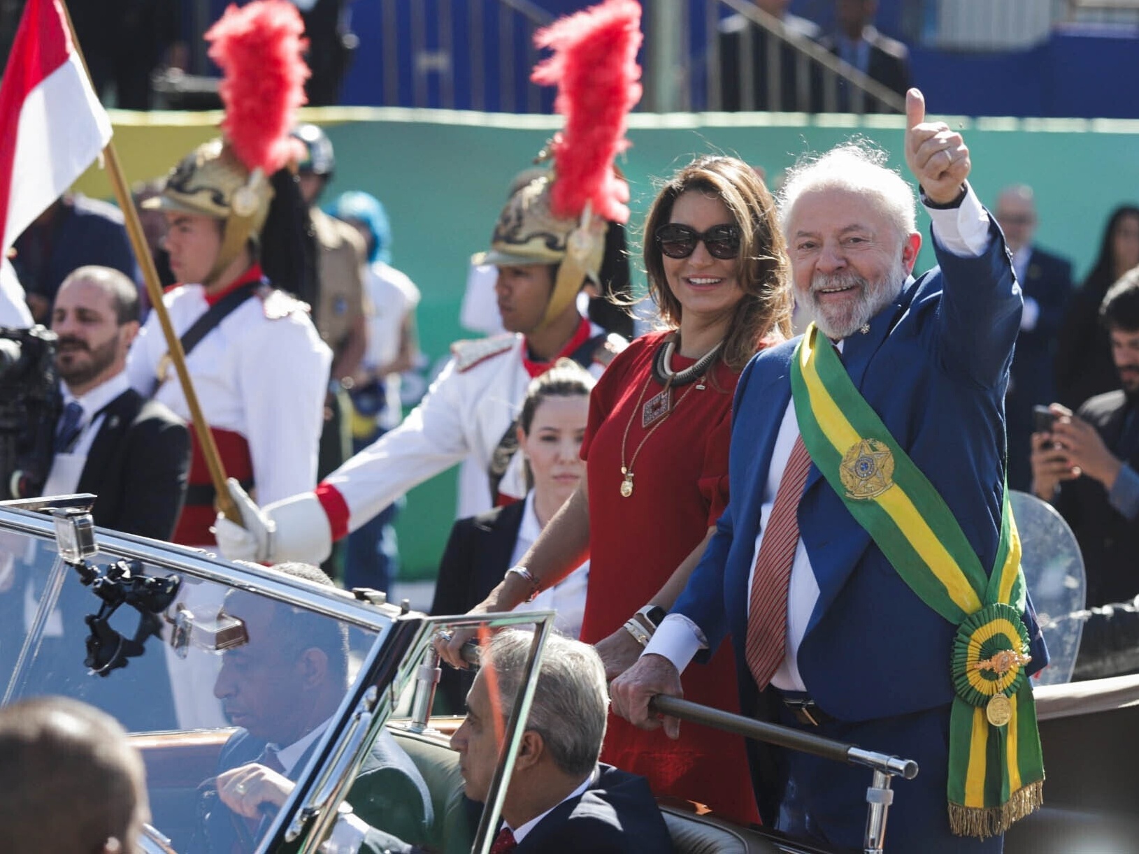 Lula faz 7 de Setembro com público menor e coloca Zé Gotinha para desfilar