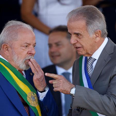 7.set.23 - O presidente Lula (PT) e o ministro da Defesa, José Múcio